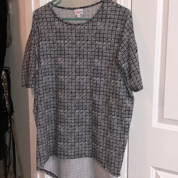 Lularoe geometric Irma - Picture 1 of 4